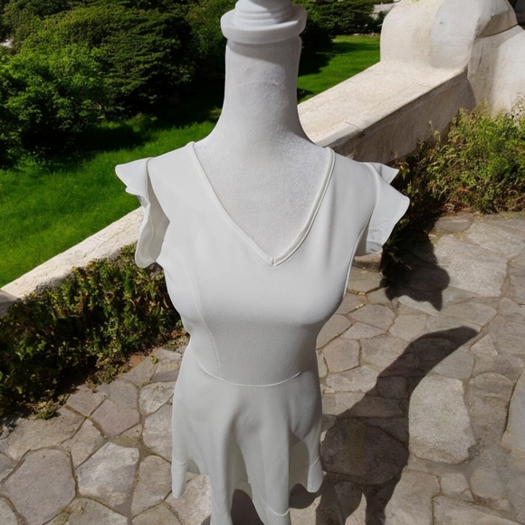 Bobeau White ruffled sleeve Midi Dress Size Medium - Picture 5 of 9